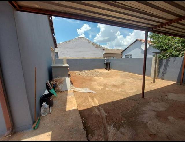 2 BEDROOM HOUSE FOR SALE IN PROTEA GLEN